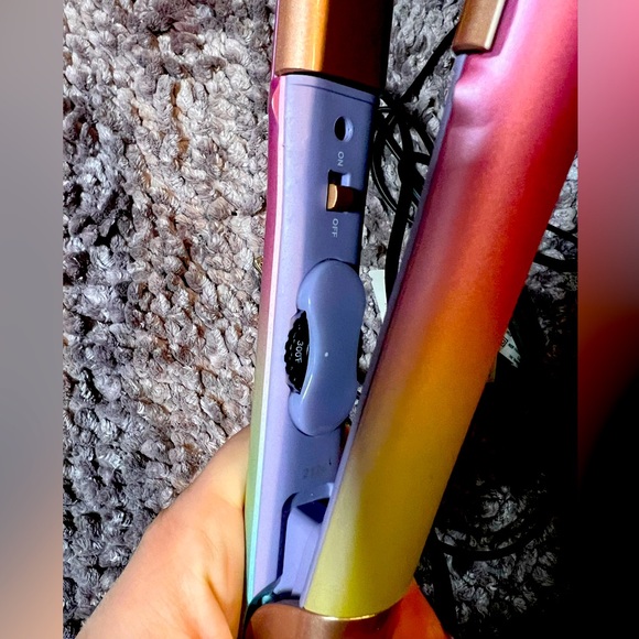 Chi vibes on the edge 1” hairstyling iron - Picture 4 of 4